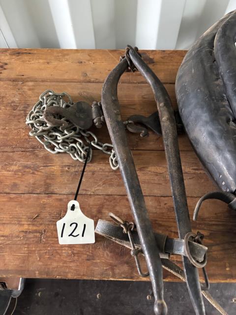 Lot 121 · Antique 23'' collar and hames