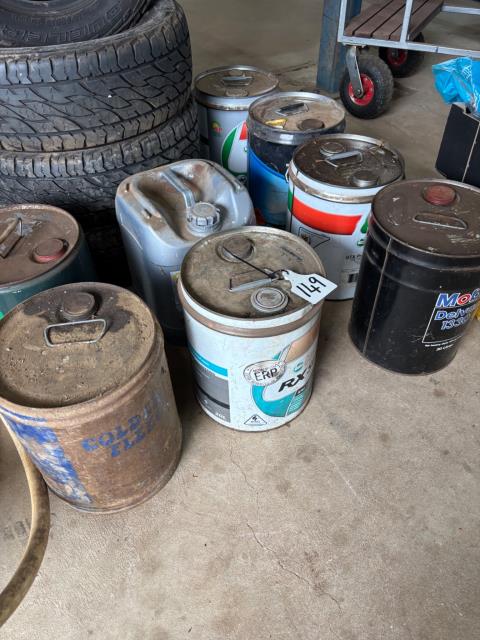 Assortment Oil Tins