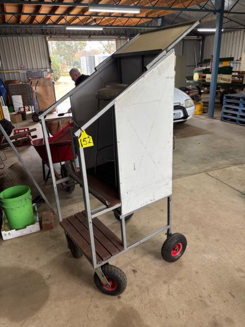 Auctioneers Rostrum