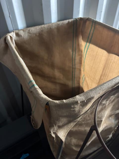 Woolpack holder