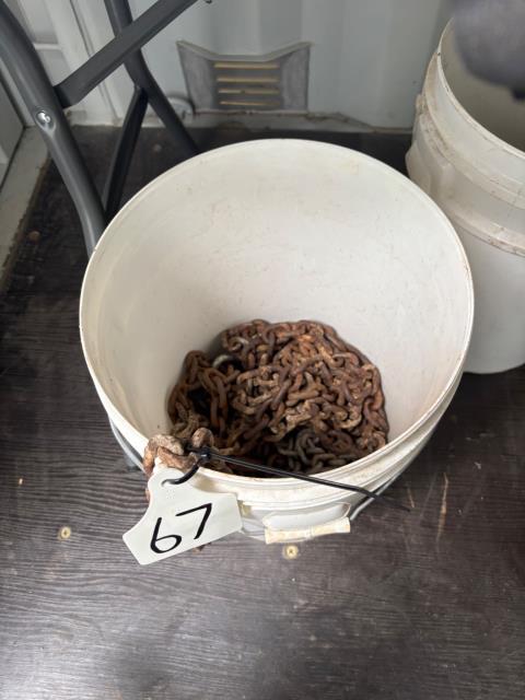 Lot 67 · Bucket of small chain
