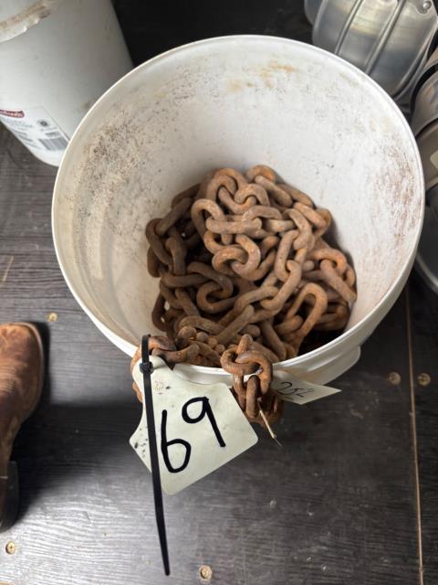 Bucket of heavy duty chains