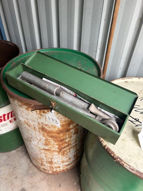Litchfield Spring Spreader