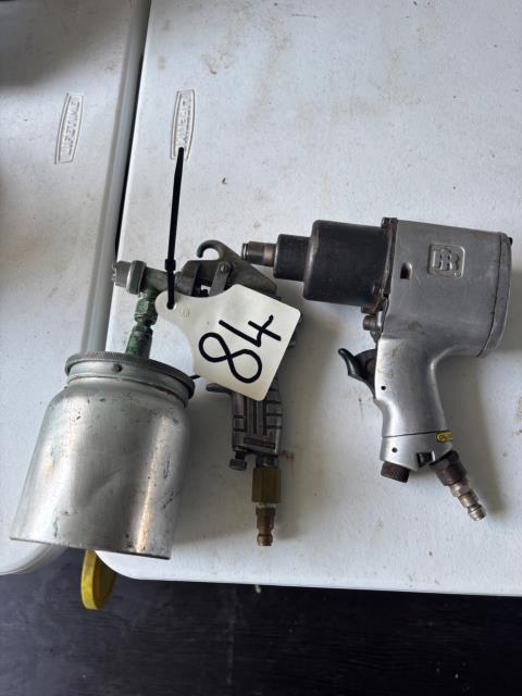 Lot 84 · 1/2'' Drive Pneumatic Rattle gun + Spraygun