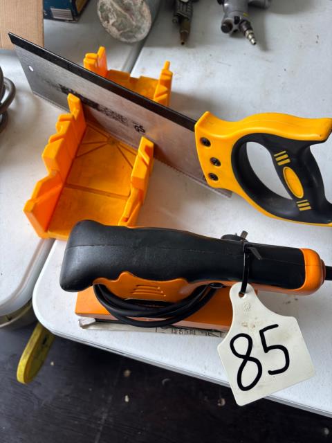 Workzone mitrebox + Warrior electric sander